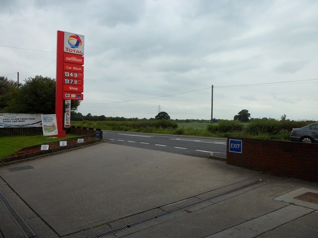 Etwall Service Station by seventiescopshow