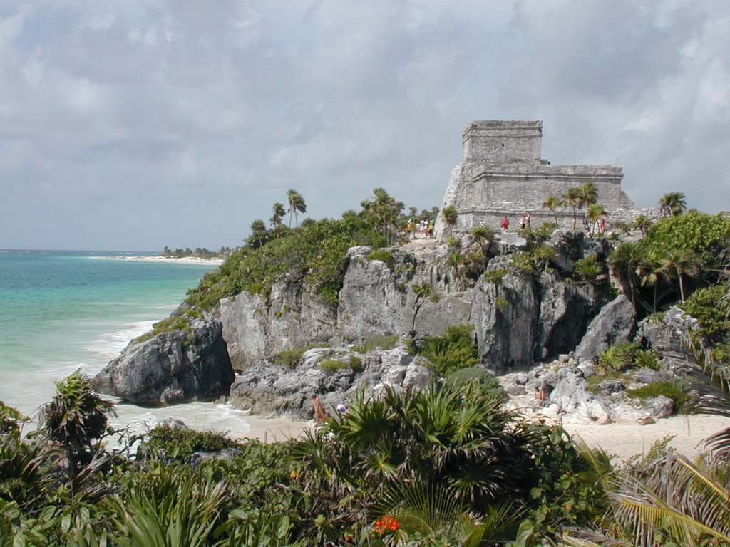 Tulum pyramid by David Herberg