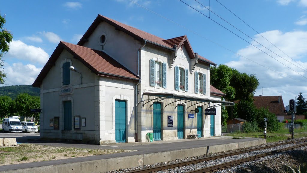 En gare de Cousance (Jura) by Alain TREBOZ