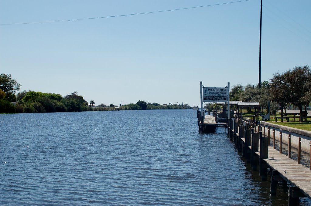 Riverhouse Marina Dock at Moore Haven, FL by Scotch Canadian