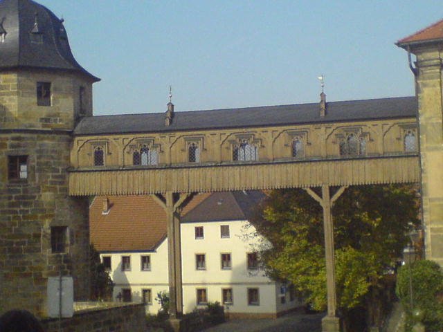 Brücke vom Schloss zur Kirche in Thurnau by bübakla