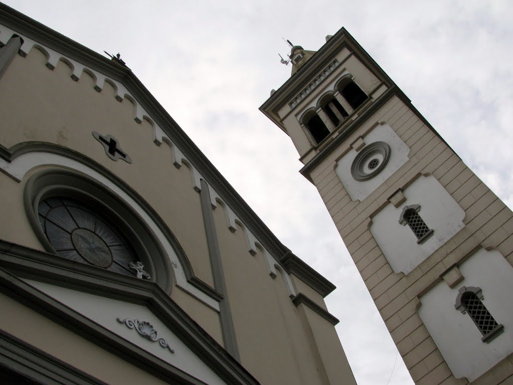 Santuário Diocesano Nossa Senhora de Lourdes - Campo Comprido, Curitiba, PR, Brasil. by André Bonacin