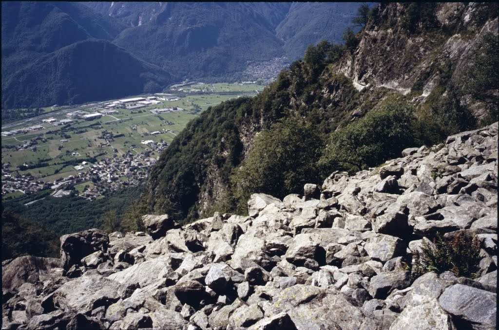 Blockfeld oberhalb San Cassiano (Piano di Chiavenna) by orfalecchio