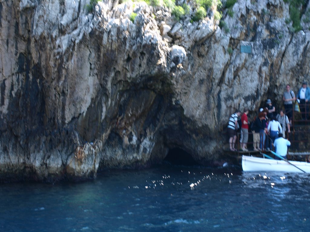 Entrance of Blue Grotta by ken-kumagai