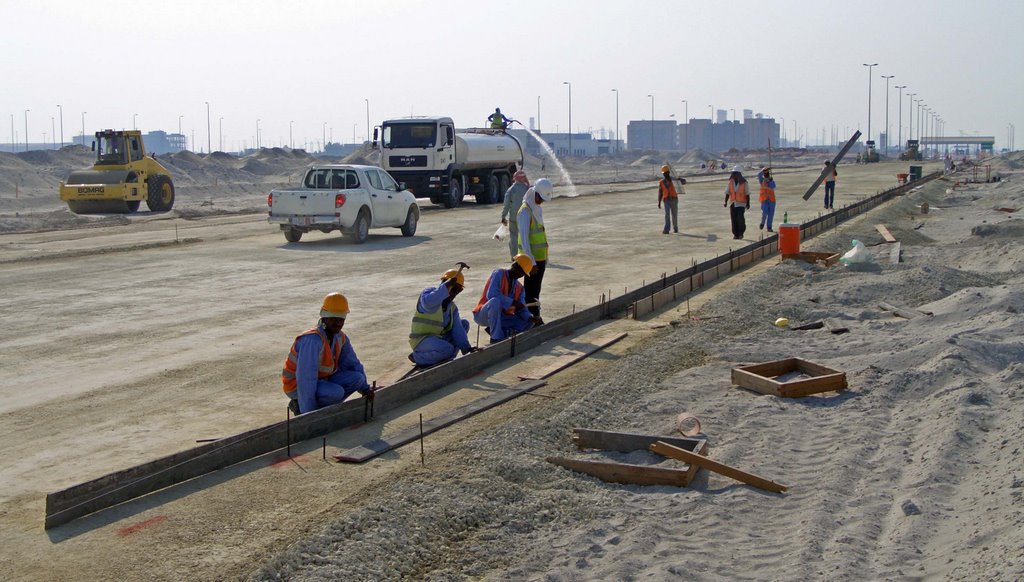 LHS Arterial Road kerb foundation Ch 2+850 with sub-grade prep. to junction widening, Hidd Port, 22Oct2007 by hiddport