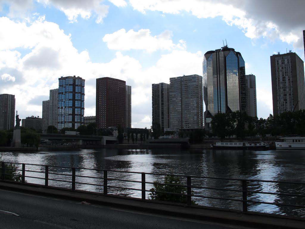 L'architecture moderne à côté seine by Bohao Zhao