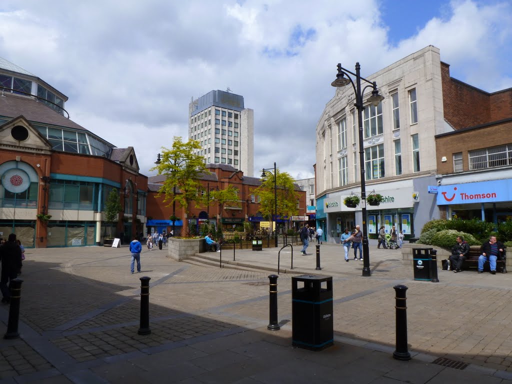 High St n Civic Centre, Oldham by Craig Hutton