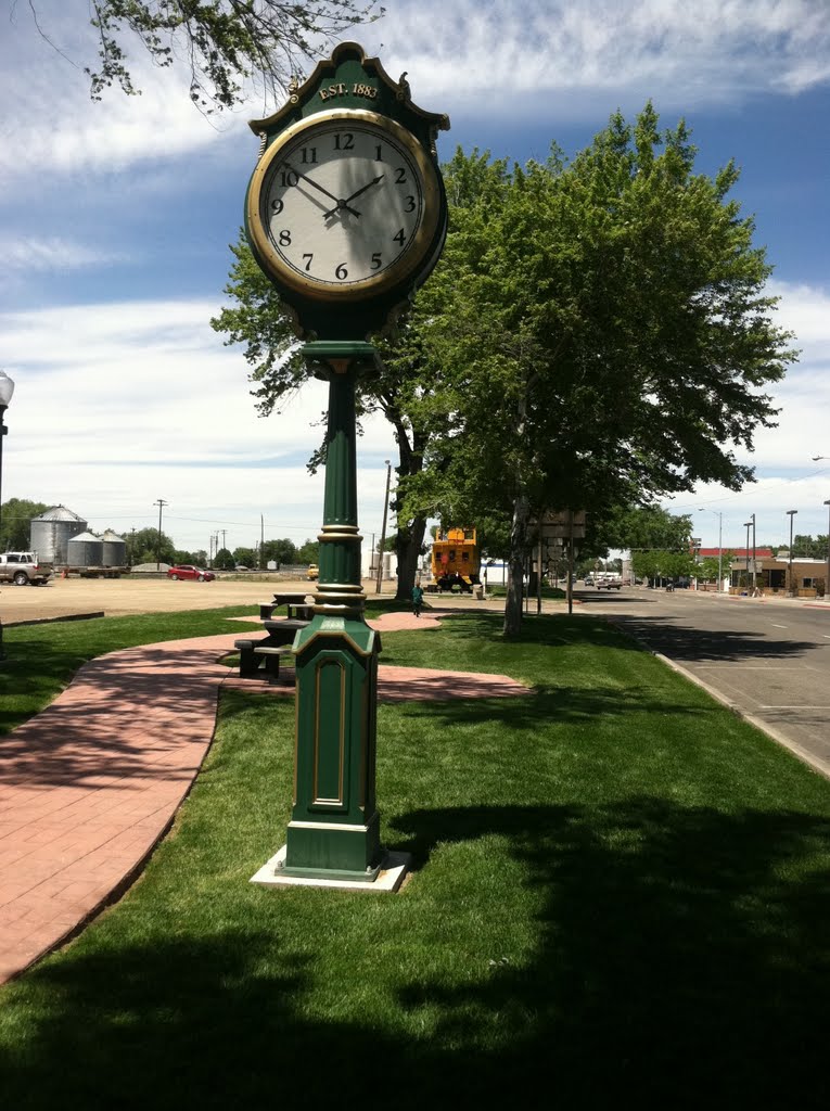 Old clock by Quickwrapz