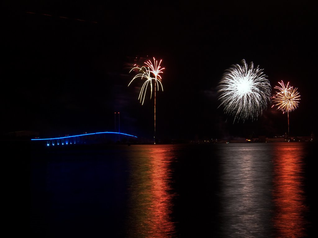 Illumination und Feuerwerk neue Rügen-Brücke by pipensmoker