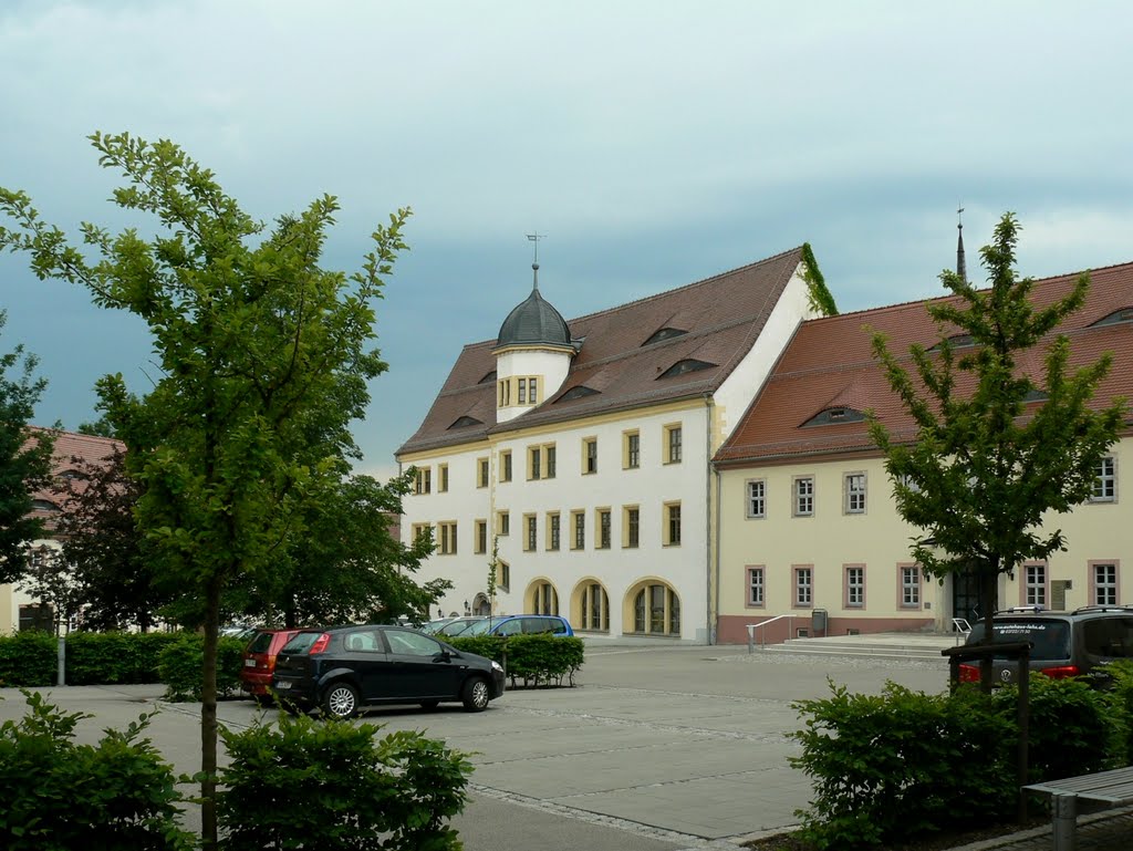 Limbach-Oberfrohna - Blick auf das Rathaus (ehem. Herrenhaus) quer über den Innenhof by Thomas Eichler