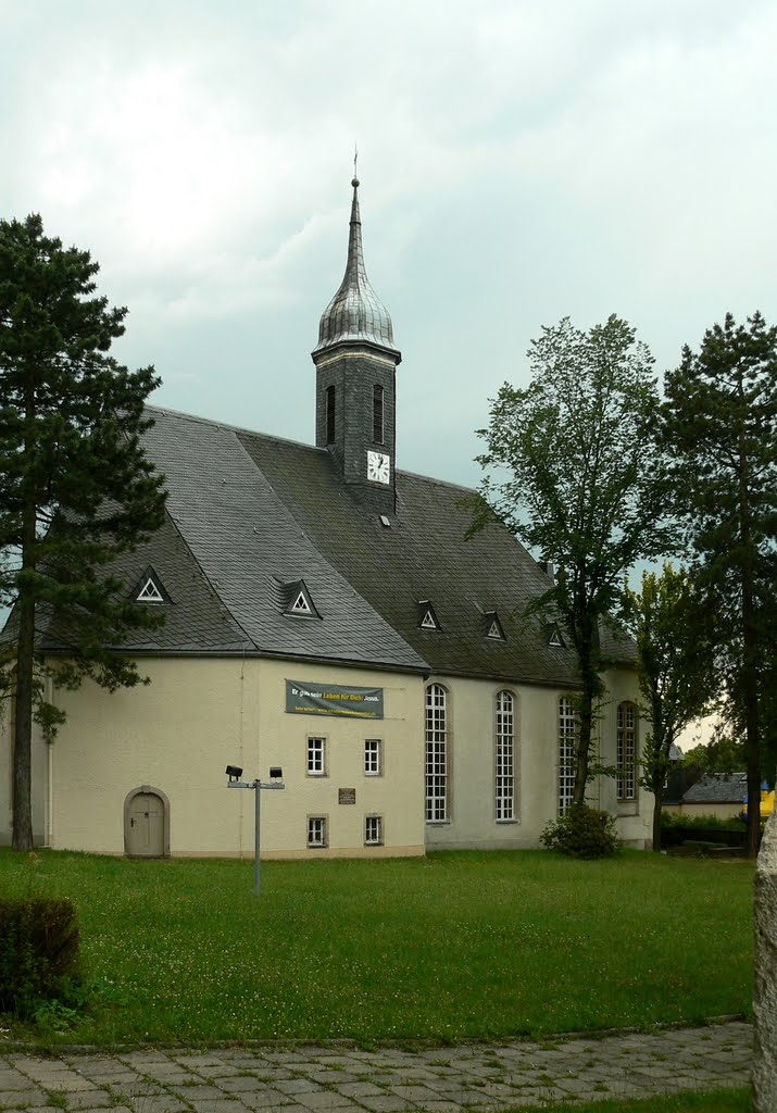 Limbach-Oberfrohna - Die Stadtkirche - mit neuem Dachstück, nachdem ein Auto am 25.01.2009 in das Dach flog (35m) by Thomas Eichler