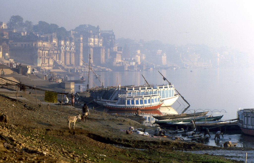 Varanasi, boats on Ganga river (i) by Elios Amati (tashimelampo)