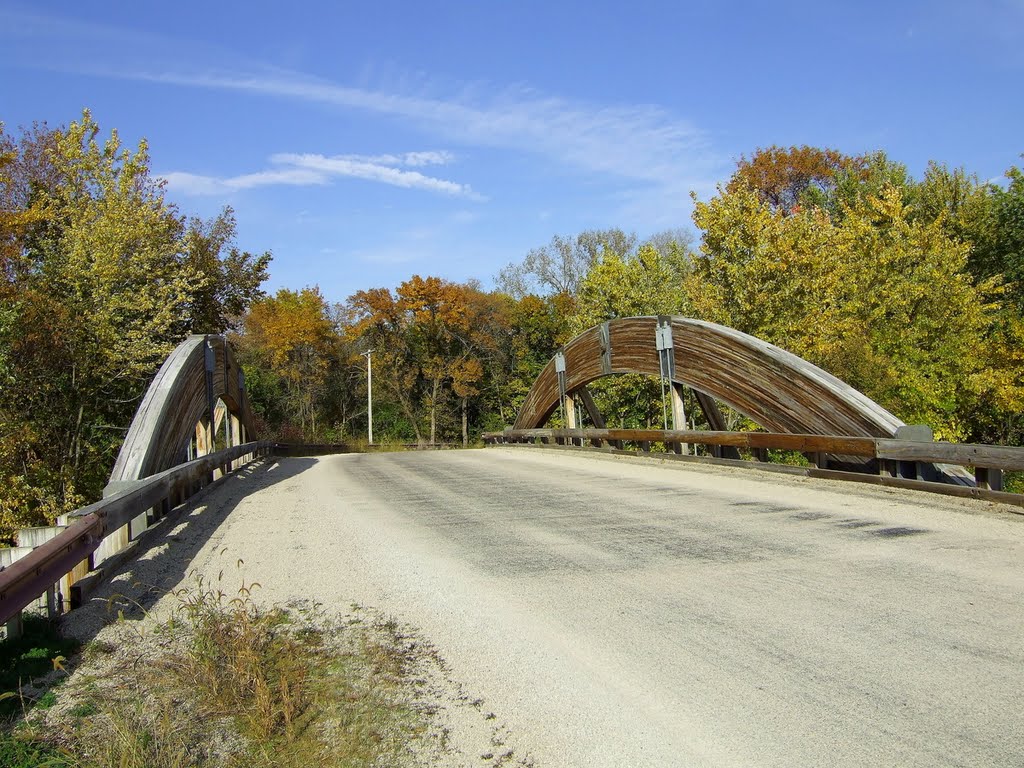 Looking north across the bridge.The 5-Mile Bridge.I&M Canal Trial at Old Stage Road,IL by GregorP