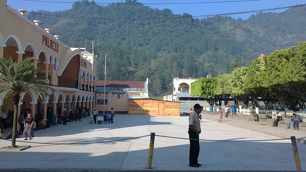 Municipalidad de Barillas Huehuetenango y Parque central. by Jun Aj Pu