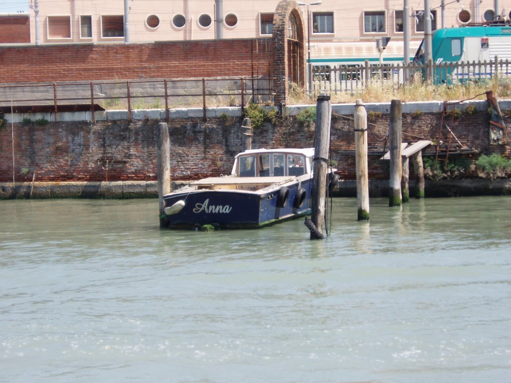 Boat in Venice by afraser30