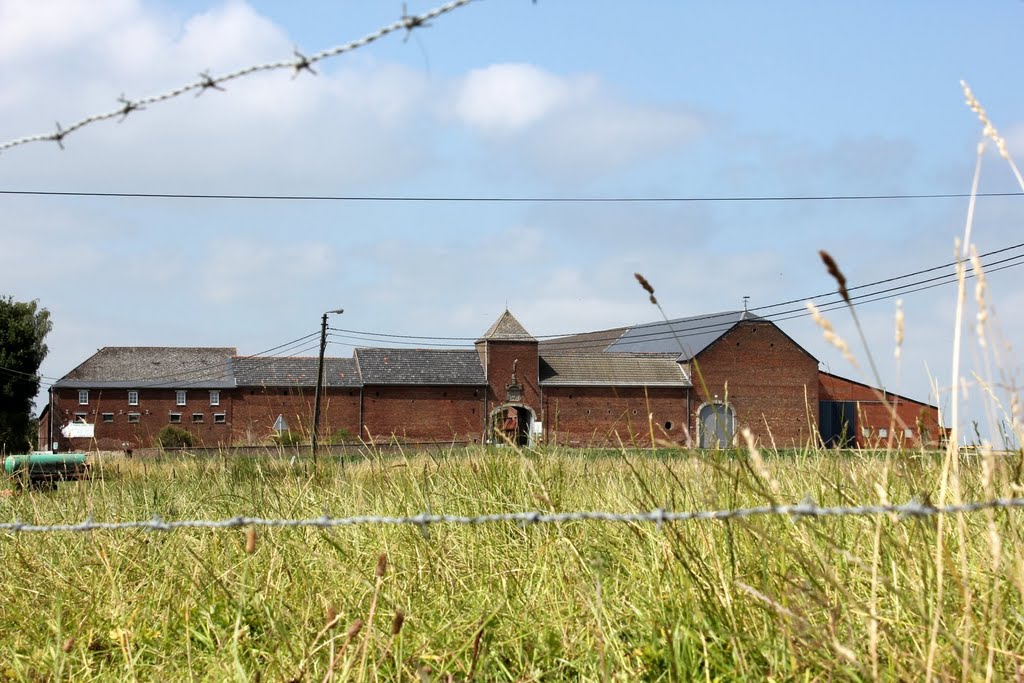 Ferme Gailbiez, plus connue aujourd'hui sous le nom de Ferme Dardenne. Vente de fruits et légumes de saison, oeufs, beurre de ferme, produits régionaux directement du producteur au consommateur. by doguetc