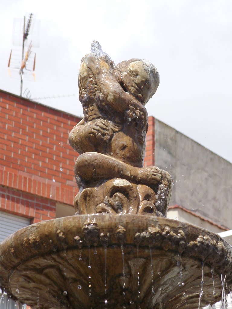 El Pinos, fontein op de markt by Wim Thissen (NL)