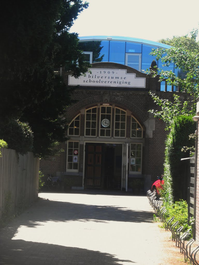 Ingang schoolgebouw , Entrance schoolbuilding by Mart61