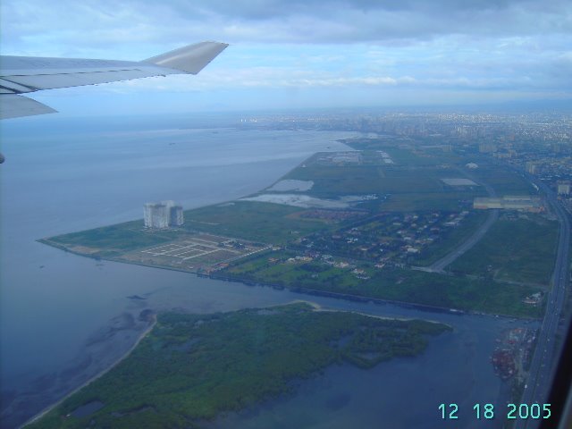 Manila Bay And Soon To Open MOA by traveler101