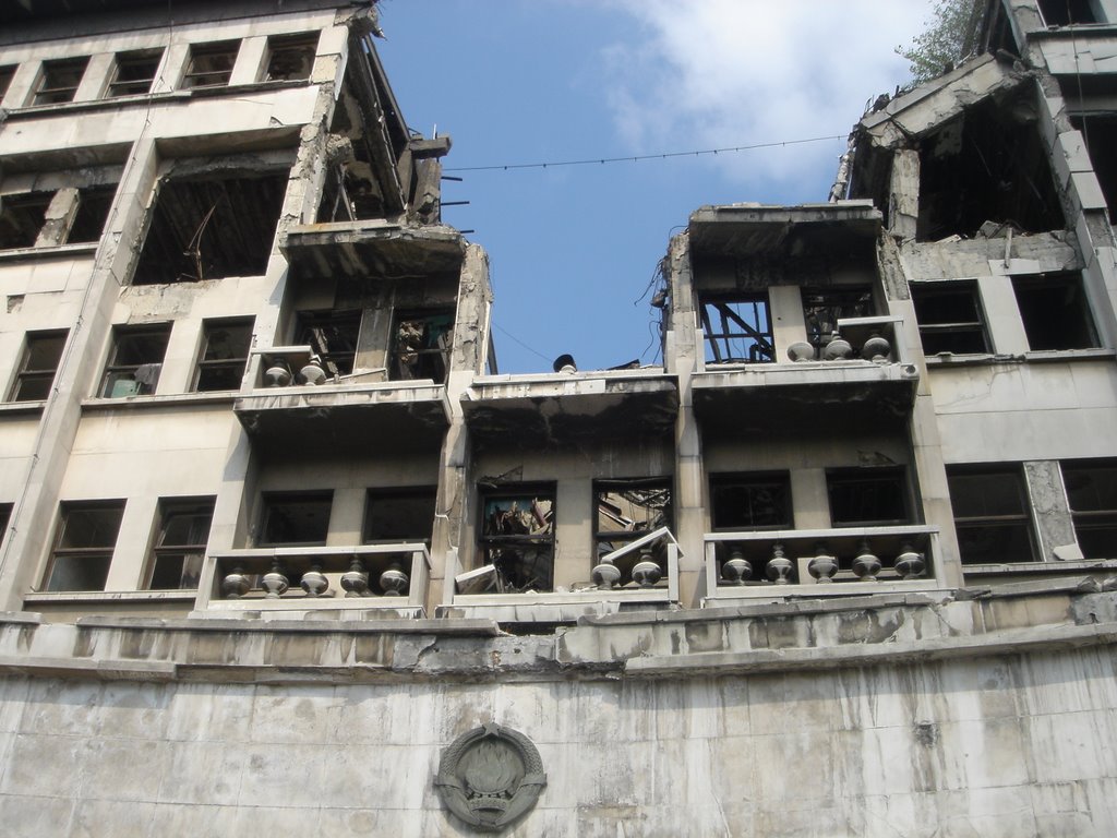 Bombed building (zbombardowany budynek) by hvar