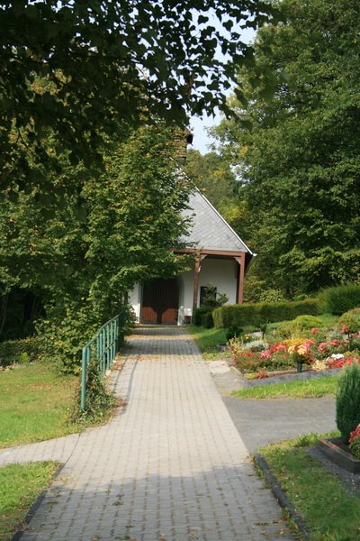 Oberholzklau, Friedhofskapelle by Egbert Herold