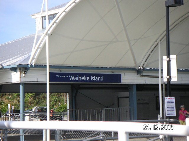 Waiheke island by Ian Monaghan