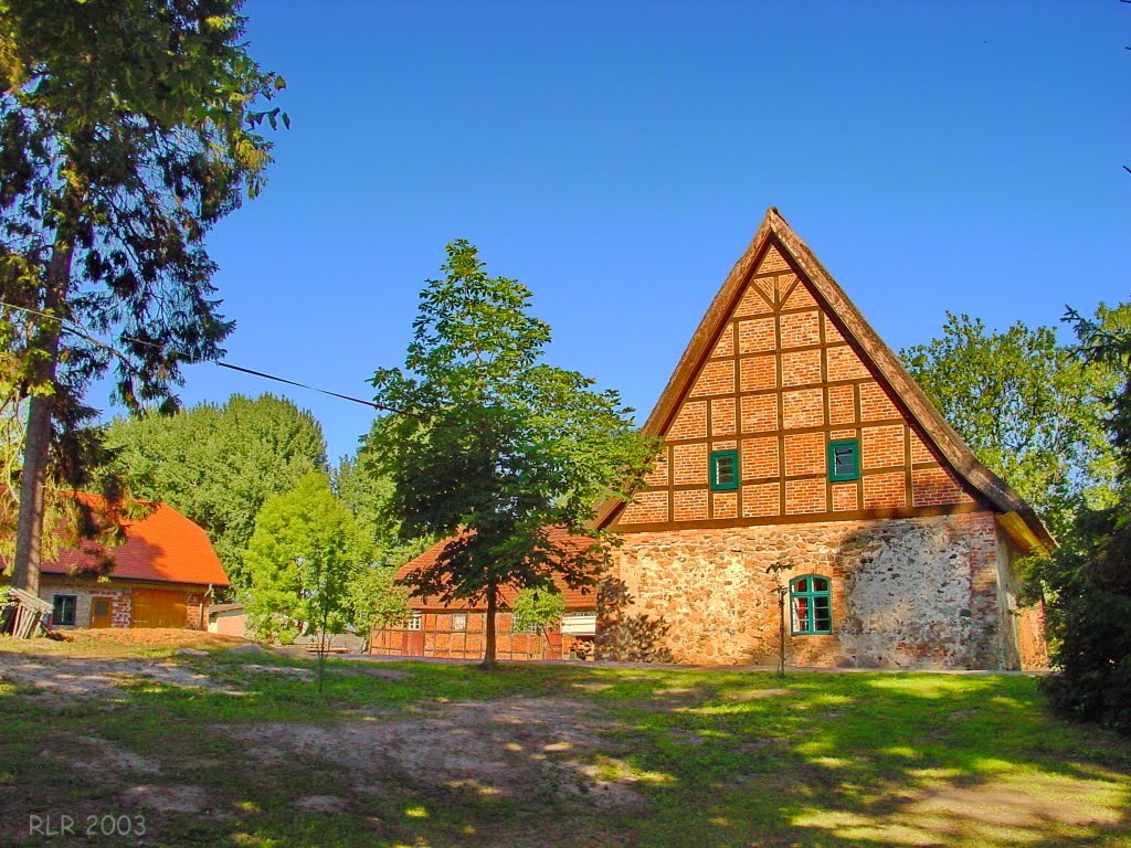 Ehemalige Wasserburg Turow, Burghof mit Wirtschaftsgebäuden by Mecklenburg pro Panoramio