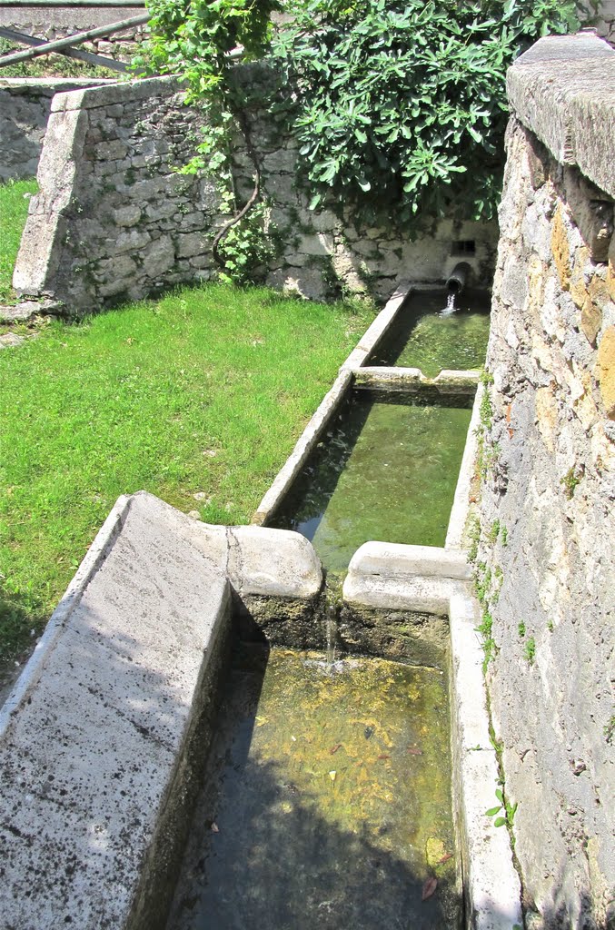 La Fontana del Prete a Sant'urbano by G. flaviano