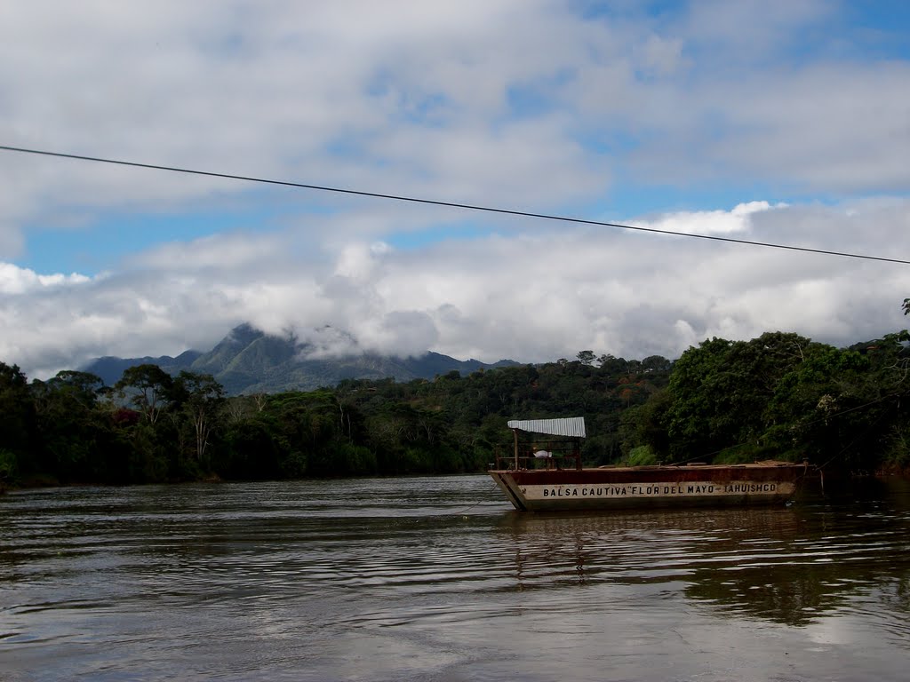 Transporte Urbano Fluvial en Moyobamba by Bernardo Nieuwland