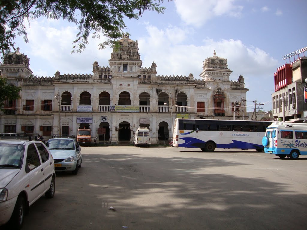 DSC09905 TTD Infmn Centre -Sri Brahmatantra, Swatantr Parakalaswamy Mutt, mysore by dhanasekarangm