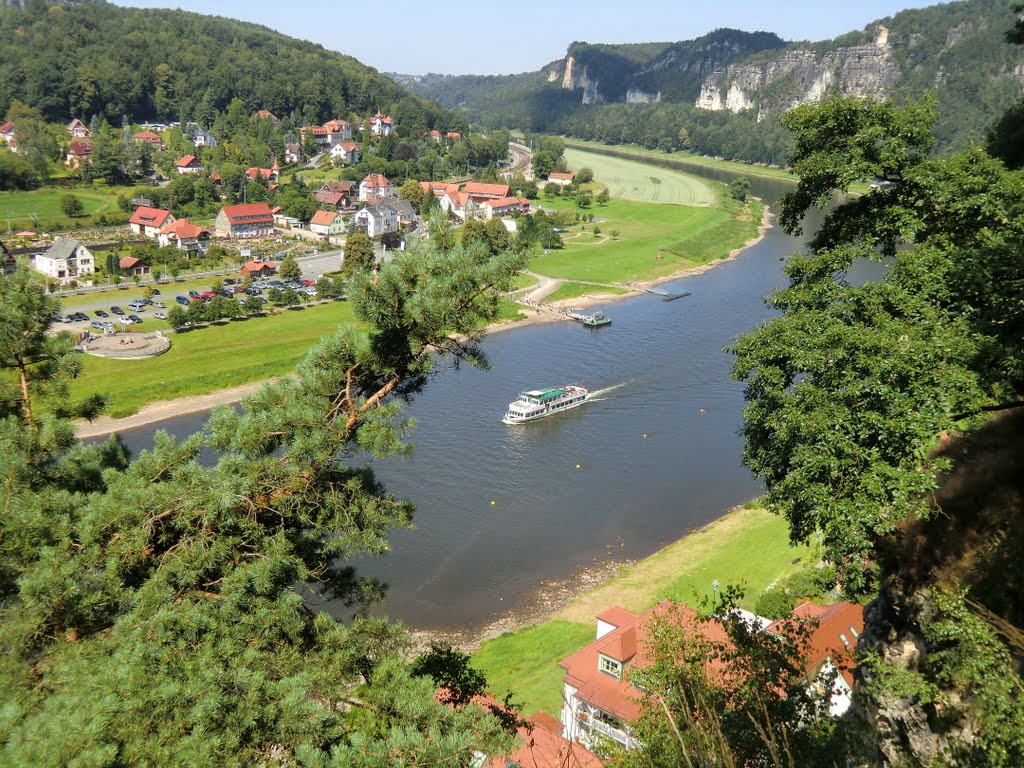 Blick von der Kleinen Bastei auf Rathen. by Joachim Beetz