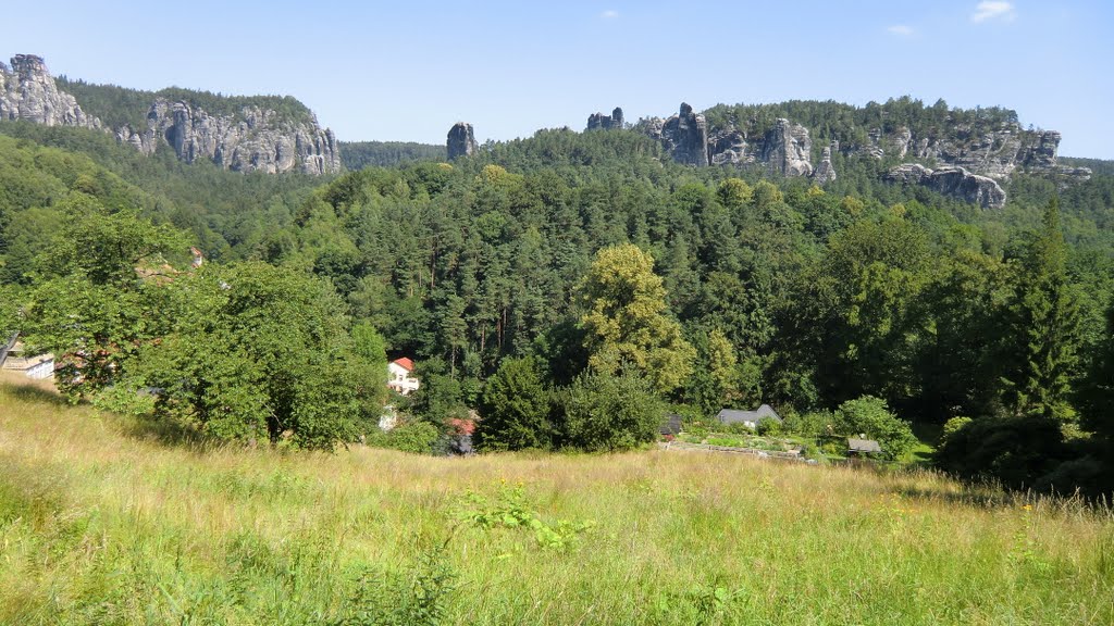 Auf dem Weg von Rathen zur Kleinen Bastei by Joachim Beetz