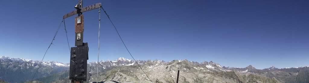 Gruppo del Gran Paradiso dalla vetta del Monte Colombo m. 2848 by roberto bretto