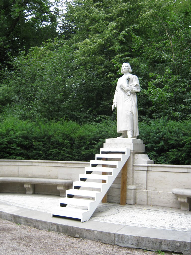 Franz Liszt-Denkmal mit Treppe, Weimar by Niklas96