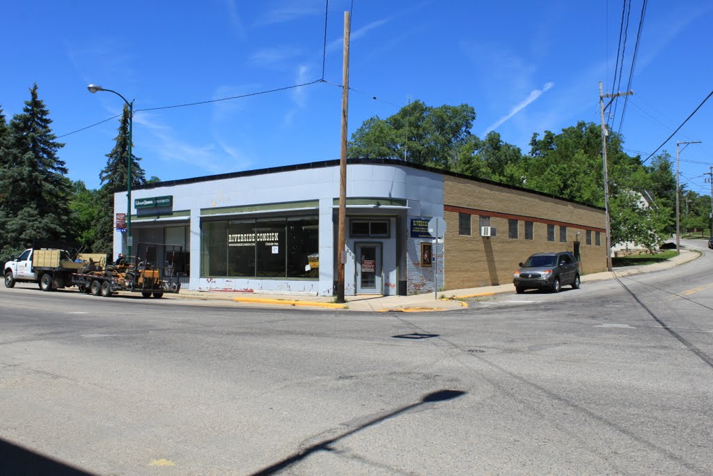 Riverside Consign, 230 East Main Street, Manchester, Michigan by Dwight Burdette