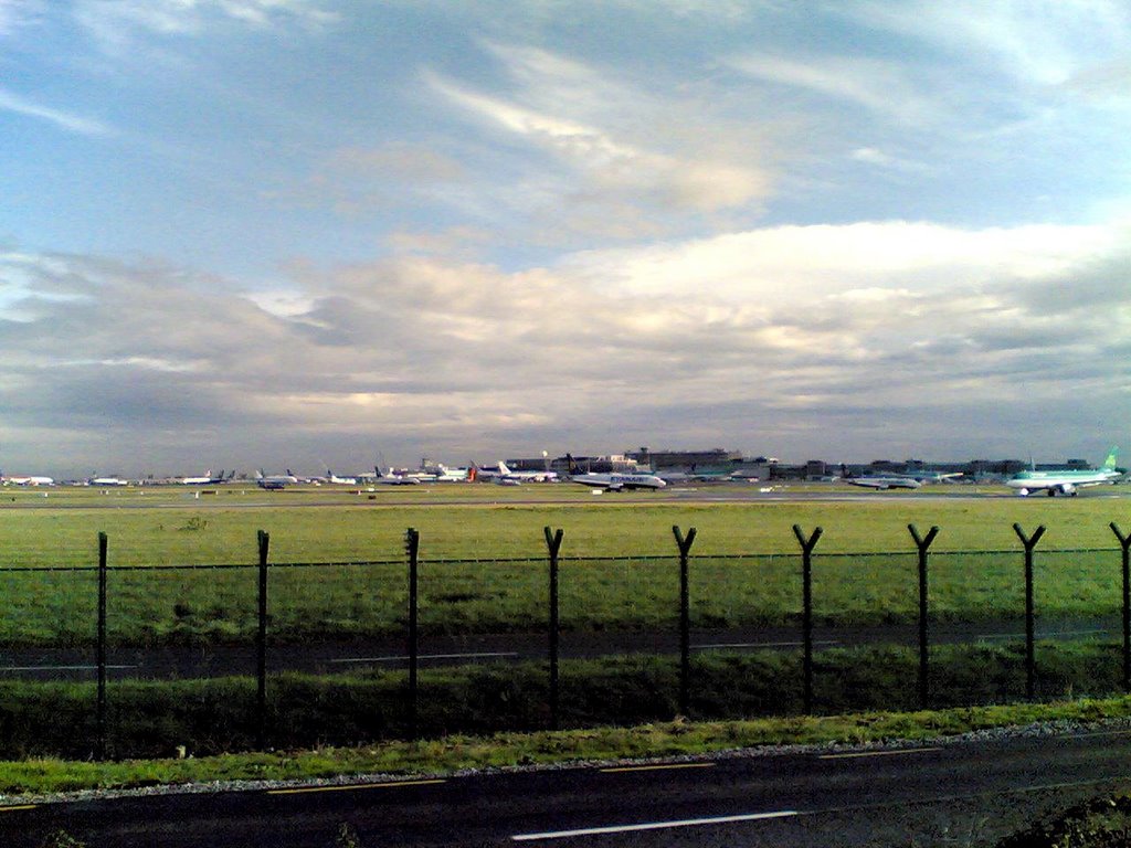 Spotters Point, Old Airport Road, Dublin (29-Sep-2006 09:42, Nokia6630) by Rustam Bogubaev