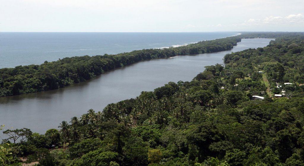 Colorado, Provincia de Limón, Cantón de Pococí, Costa Rica by meticon