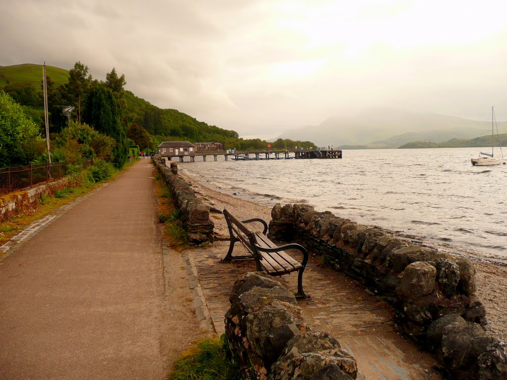 Schottland-Luss - am Loch Lomond by Heribert Duling