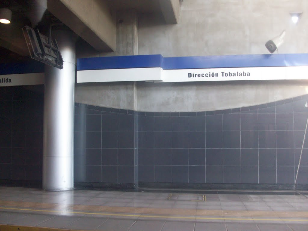 Estación Las Torres. Peñalolén Santiago (estación ruta roja) by Ignacio Paredes