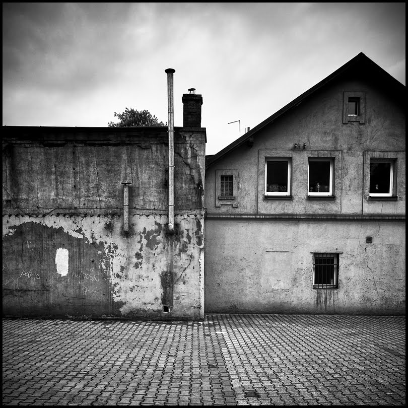 Podwórko przy ul. Szczęść Boże w Zabrzu / Backyard at Szczesc Boze Street in Zabrze by Rafał Bigda