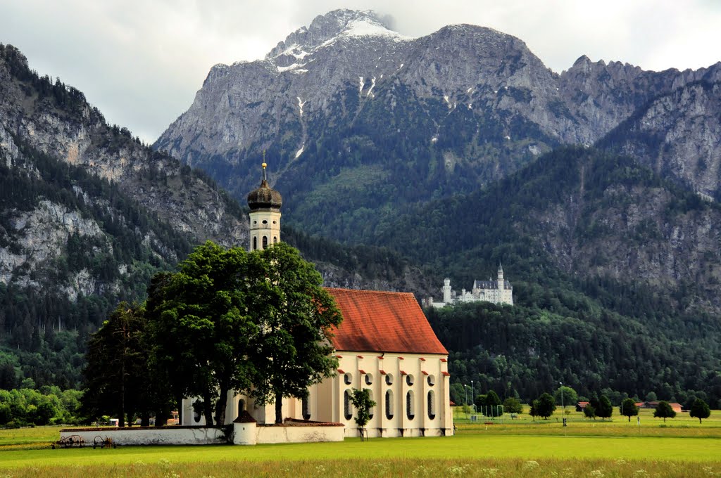 St. Coloman im Hintergrund Neuschwanstein und der Säuling by Dieter Hockertz