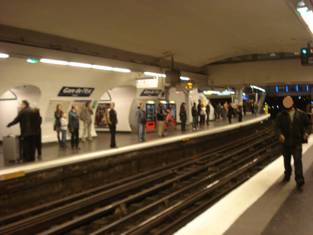 Station de métro de la "Gare de l'Est - Verdun" by SocoA