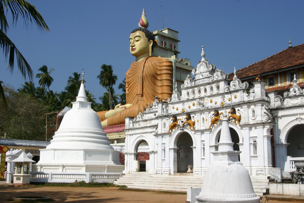 Dikwella, Sri Lanka by unclechris