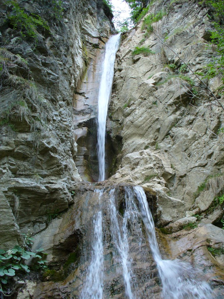 Waterfall near Trigrad by vankom