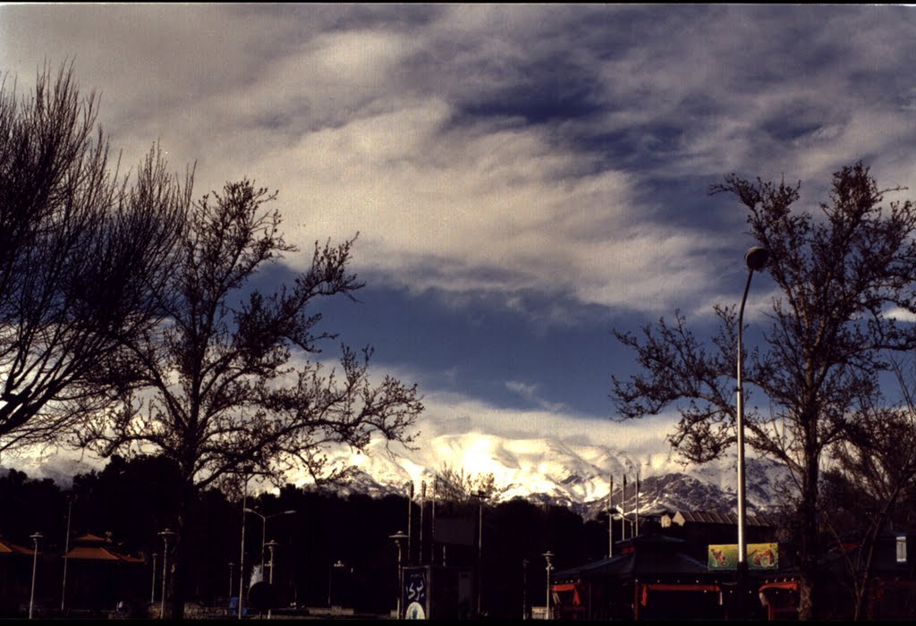 Laleh Park main gate , 8 years ago by Behrooz Rezvani