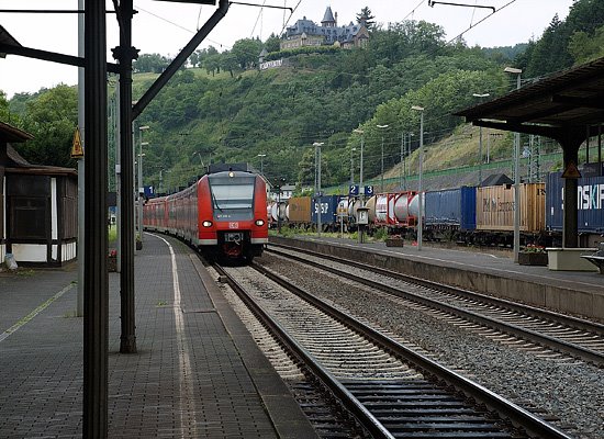 Bf.Linz, Burg Okenfels by Edward M.