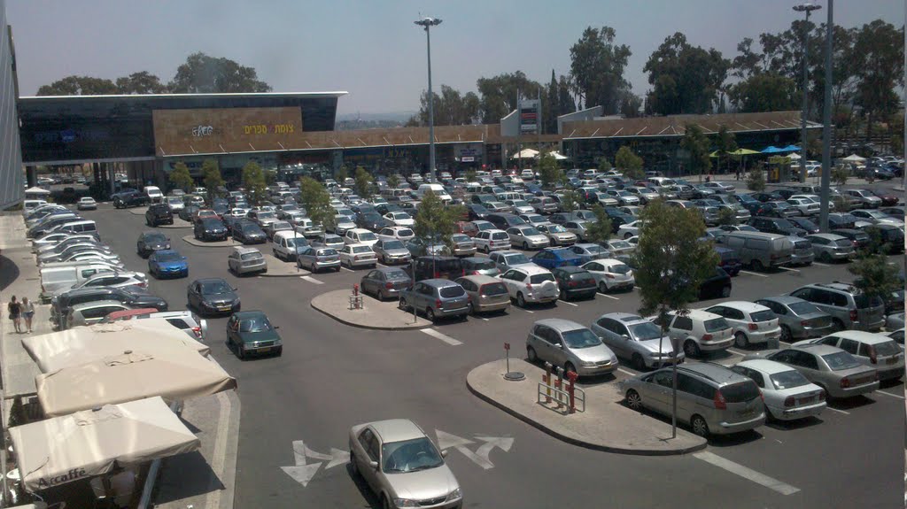 Parking place shopping center G Kfar Saba by Julio Goldschmidt