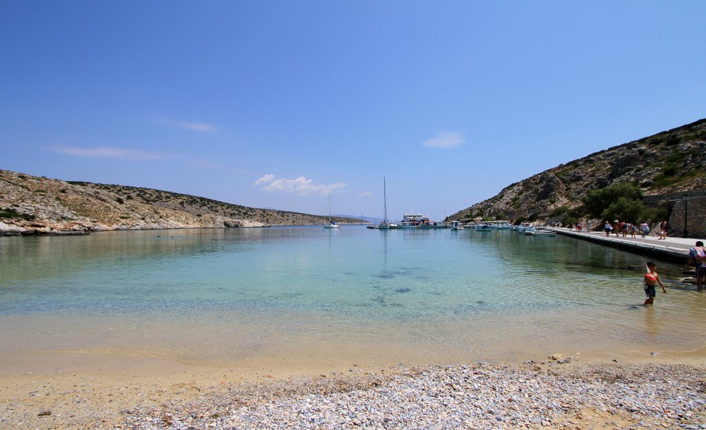 Spiaggia di Agios Georgios nell'isola di Iraklia by Carlo Pelagalli