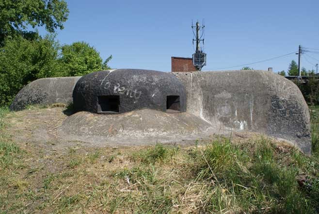 OBSZAR WAROWNY ŚLĄSK - PUNKT OPORU BOBROWNIKI - SCHRON NR 9 by Łukasz Świetlik