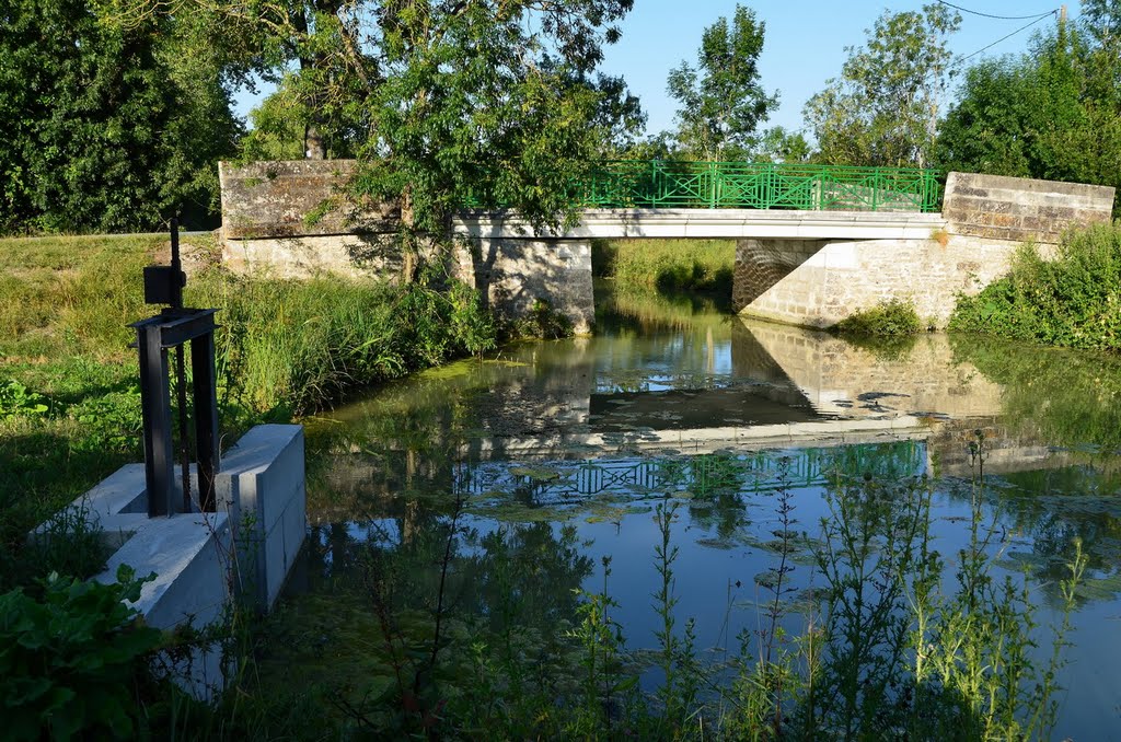 Pont sur le canal de Charras .fg by Giraudon Francis